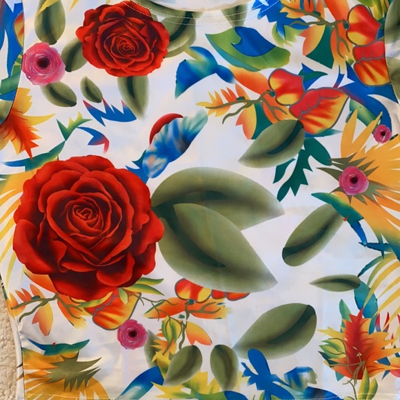 💐FLOWERY CROP TOP💐 - Picture 3 of 3